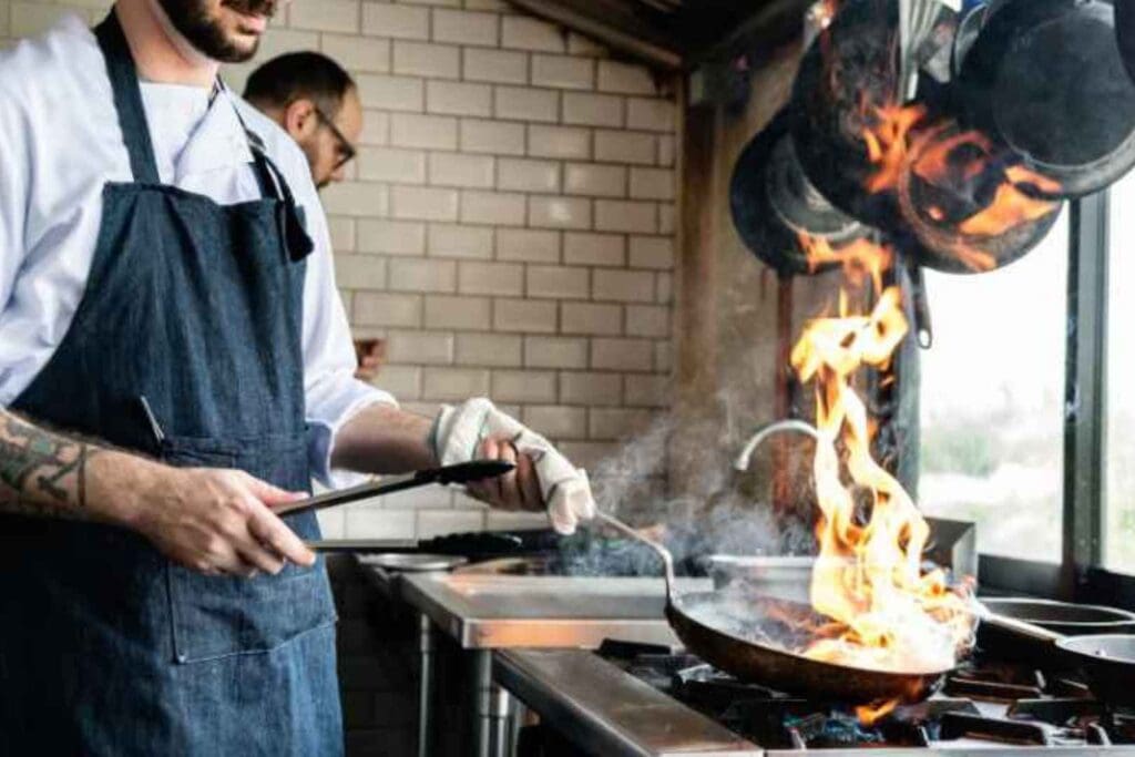 ÉQUIPEMENT DE CUISINE